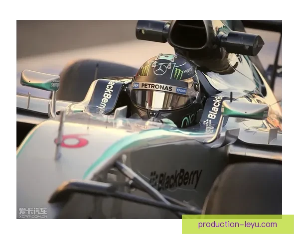 F1新赛季揭幕战引发车队激烈角逐与规则变革关注及车手转会动态解析 F1新赛季揭幕战引发车队激烈角逐与规则变革关注及车手转会动态解析