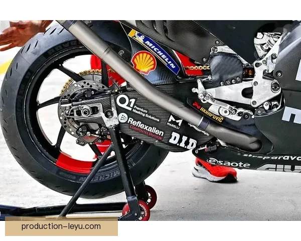 MotoGP赛场风云再起车手转会与冠军争夺最新动态解析全景观察