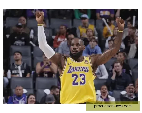 詹姆斯关键三分绝杀湖人逆转勇士引爆全场热议赛场风云再起震撼联盟