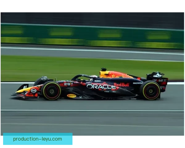 F1赛事最新动态:红牛车队与梅赛德斯展开激烈角逐 赛季前景愈发扑朔迷离 F1赛事最新动态:红牛车队与梅赛德斯展开激烈角逐 赛季前景愈发扑朔迷离