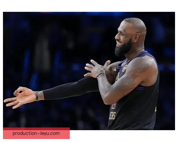 NBA最新动态：詹姆斯伤愈复出勇士全队表现震惊联盟球队季后赛前景分析