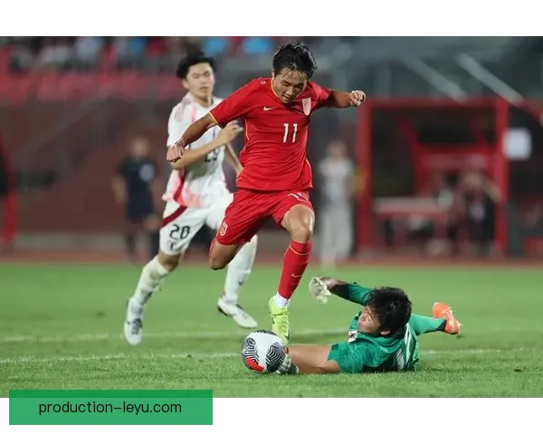 中国足球队迎战日本队，备战亚洲杯关键时刻，球迷热议新阵容调整