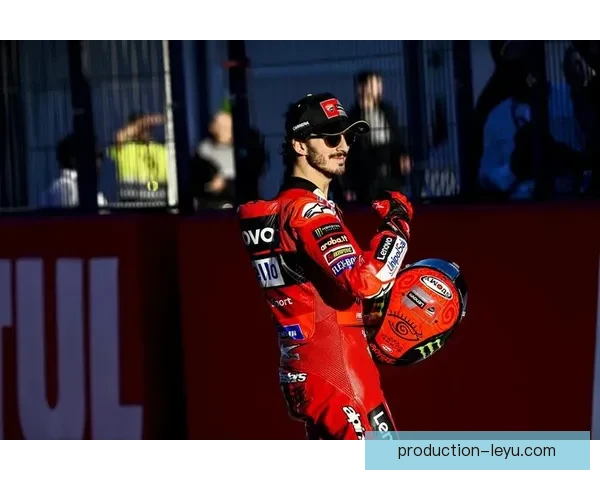 MotoGP赛季最新动态 瓦莱里奥再度问鼎冠军争夺 赛道激情再起