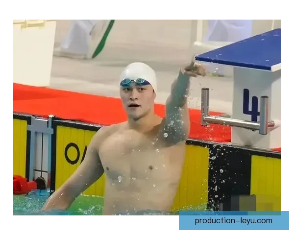 孙杨复出游泳赛场 引发国内外媒体广泛关注与讨论